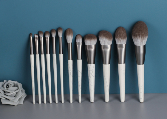 Vonira New Arrival Biodegradable Corn fiber Makeup Powder Brush With Grey Aluminum Ferrule Eco Freindly Wooden Handle สีอัลลูมิเนียมสีเทา สีอัลลูมิเนียมสีเทา