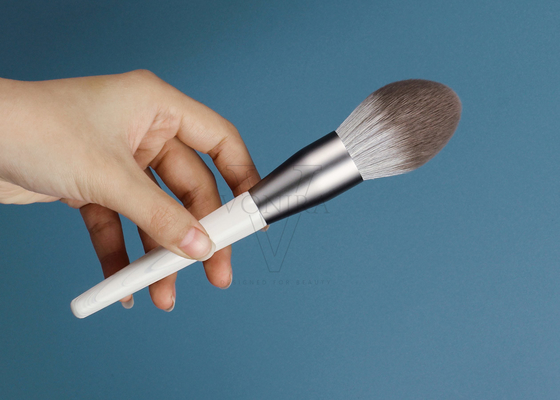 Vonira New Arrival Biodegradable Corn fiber Makeup Powder Brush With Grey Aluminum Ferrule Eco Freindly Wooden Handle สีอัลลูมิเนียมสีเทา สีอัลลูมิเนียมสีเทา