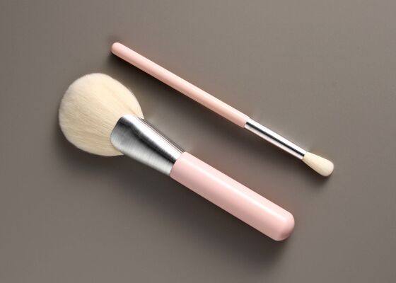 Vonira Beauty Fan Brush Luxury with Vegan Cruelty Free Taklon สายผมสังเคราะห์และมือไม้หญ้าที่สามารถนําไปใช้ใหม่ได้