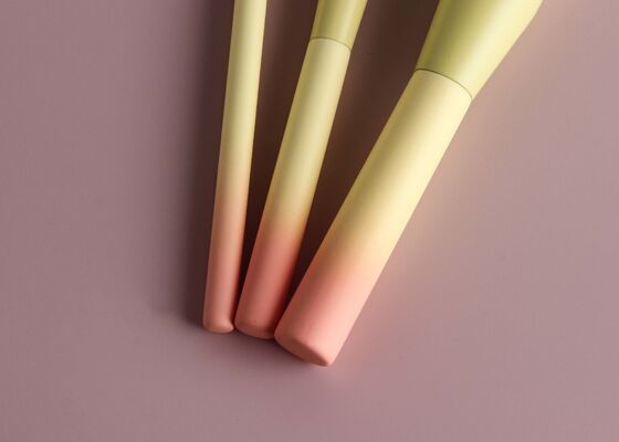 แปรงไฮไลท์ Vonira Beauty Luxury Precision พร้อมด้ามไม้ไล่สี