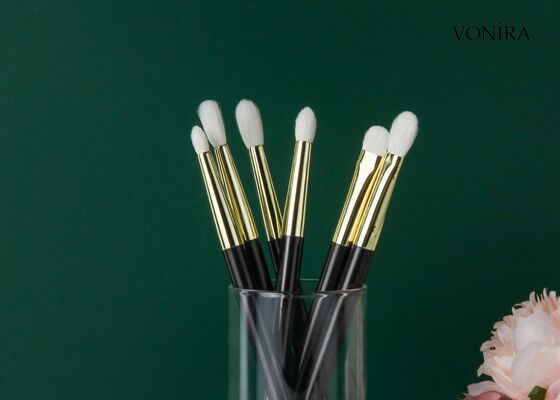 แปรงแต่งตา Vonira Custom Wholesales ขนแพะสีขาวธรรมชาติ ด้ามสีน้ำตาลเข้ม สำหรับเบลนด์อายแชโดว์ขนาดใหญ่